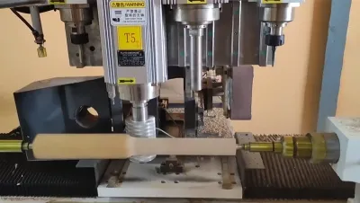 مخرطة خشب ذكية CNC ذات أربعة محاور - 1