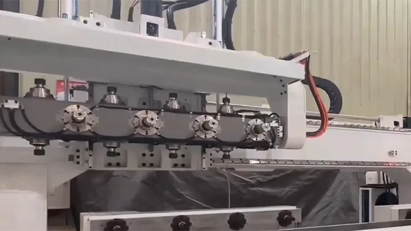 مركز تشغيل CNC متطور ذو خمسة محاور وأربعة رؤوس - 2