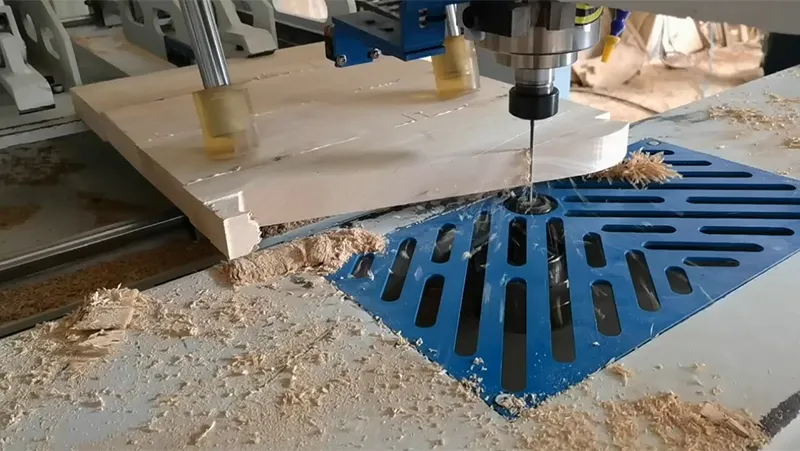 ماكينة CNC متطورة لقطع الخشب وتشكيل الأثاث