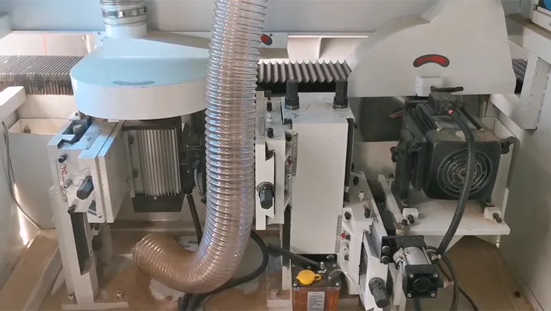 منشار متري مزدوج الرأس بنظام CNC