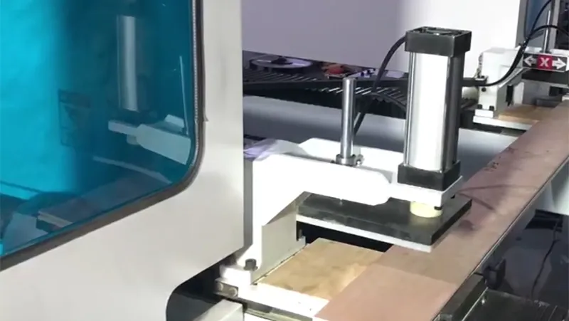 ماكينة CNC مزدوجة الأطراف لقصّ وتفريز إطار الباب الخشب