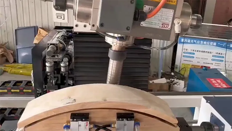 مخرطة خشب ذكية CNC ذات خمسة محاور - 1