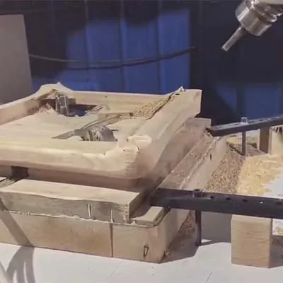 مخرطة خشب ذكية CNC ذات خمسة محاور ثنائية الطاولة
