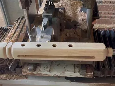 مركز تشغيل CNC متطور ذو خمسة محاور وأربعة رؤوس 