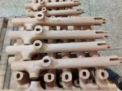 مركز تشغيل CNC متطور ذو خمسة محاور وثمانية رؤوس 