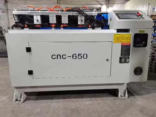 ماكينة CNC لتشكيل مفاصل تعشيقة خشبية