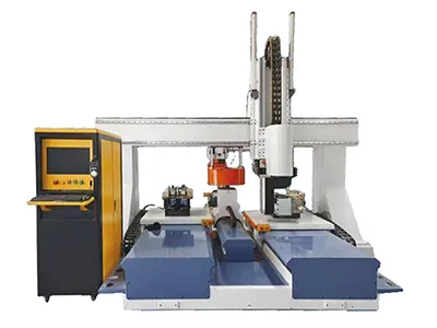 مخرطة خشب CNC بخمسة محاور وطاولتَي عمل